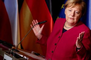 Merkel: Avrupa savunma politikası NATO'nun yerine ge&ccedil;mez