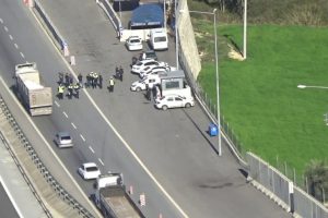 Helikopterli denetimde yakalanan kadın s&uuml;r&uuml;c&uuml; şok oldu