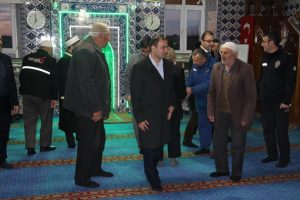 Sabah namazını k&ouml;ylerde kılıp oda k&uuml;lt&uuml;r&uuml;yle &ccedil;orba i&ccedil;iyor