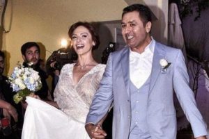 Sinem ve Mustafa Uslu bebeklerini kucaklarına aldı