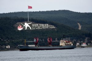 Rus askeri kargo gemisi, &Ccedil;anakkale Boğazı'ndan ge&ccedil;ti