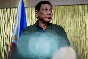 Duterte'den cinsiyet eşitliği etkinliğinde kadınlara küfür