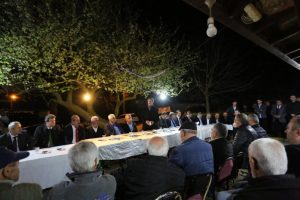 Gen&ccedil;ler başkandan saha istedi