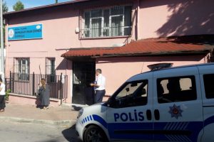 Bursa'da öğrenci velisinin bıçaklayıp, istismarla suçladığı öğretmen beraat etti