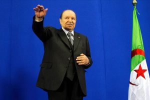 Cezayir'de Buteflika'nın kararlarının yasallığı tartışılıyor