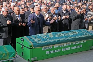 Adana'da karbonmonoksitten zehirlenen 5 kişinin cenazesi toprağa verildi