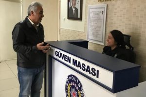 Bursa'da polis hem sokakta hem de masa başında güven veriyor