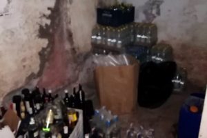 Otelde bulundu! Tam 900 şişe...