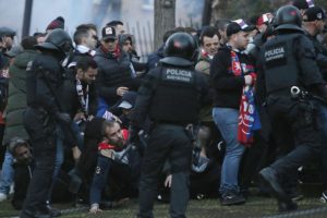 Barselona'da taraftar kavgasında 5 Fransız g&ouml;zaltında