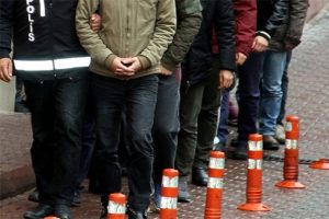 İzmir'de terör operasyonlarında 10 gözaltı