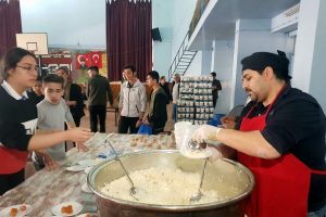 Meslek liseliler pilav g&uuml;n&uuml;nde buluştu