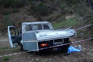Kamyonet u&ccedil;uruma yuvarlandı: 1 &ouml;l&uuml;