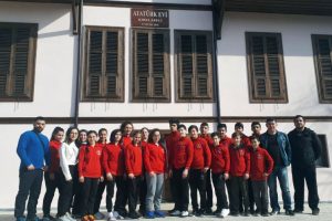 Bursa'da gen&ccedil; judocuların şampiyonluk sevinci