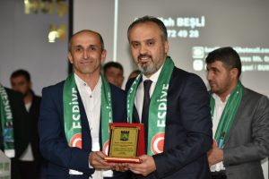Bursa'da Giresunlular gecesinde Aktaş r&uuml;zg&acirc;rı