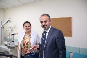 Bursa B&uuml;y&uuml;kşehir Belediye Başkanı Aktaş'tan doktorlara bayram ziyareti