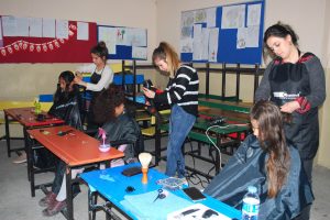 Manisa Salihli'de öğrencilere ücretsiz tıraş
