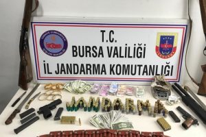 Bursa'da uyuşturucu ve silahla yakalanan 2 kişi tutuklandı