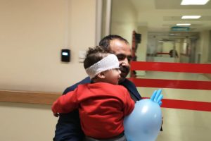 Bursa'da 2'nci kattan düşen 2 yaşındaki Muhammed ağır yaralandı