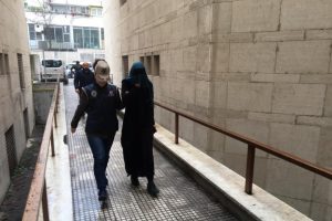 Kırmızı bültenle aranırken Bursa'da yakalanan DEAŞ'lı kadın terörist adliyeye getirildi