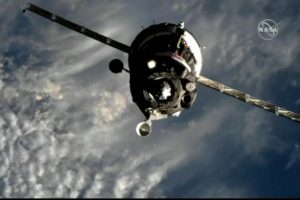 Soyuz, i&ccedil;indeki 3 astronotla Uluslararası Uzay İstasyonu'na ulaştı