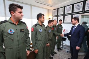 Bakan Albayrak, Türk Hava Yolları Uçuş Akademisi'ni ziyaret etti