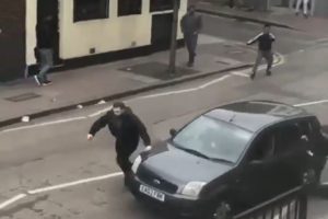 Londra'da müslüman gruba saldırı!