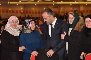 Bursa Büyükşehir Belediye Başkanı Aktaş, rakibini seçim beyannamesi üzerinden değerlendirdi