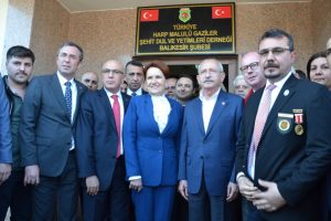 Kılıçdaroğlu ve Akşener, şehitler ve gaziler derneğini ziyaret ettiler