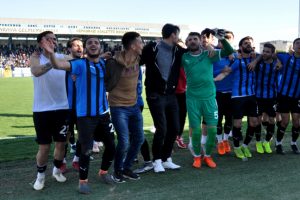 Karacabey Belediyespor sahasında galip geldi