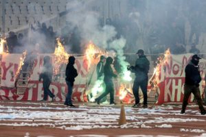 Panathinaikos-Olympiakos ma&ccedil;ı tamamlanamadı