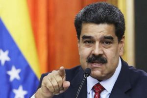 Maduro'dan kabinesinde k&ouml;kl&uuml; değişim sinyali