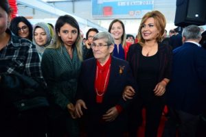 Canan Karatay'dan mutluluk i&ccedil;eceği tarifi!