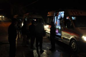 Suriyeli ailenin evinde &ccedil;ıkan yangında 8 kişi dumandan etkilendi
