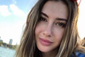 Şeyma Subaşı'dan deniz kenarında yoga!