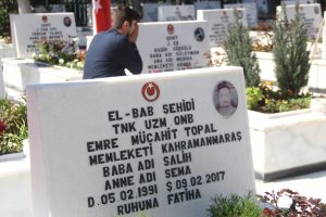 Kahraman mezarlarına şiir