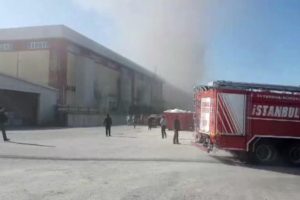 İstanbul'da korkutan fabrika yangını!
