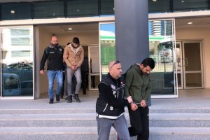 Bursa'da uyuşturucu operasyonu: 5 kişiye g&ouml;zaltı