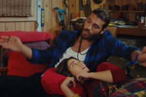 Erkenci Kuş'ta dağ evinde romantik anlar!