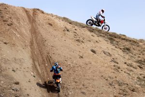 Adrenalin tutkunu &ccedil;ılgın motorcular parkur istiyor
