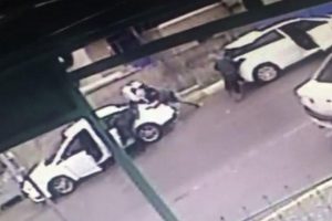 Camiye kadar takip ettiler ve sadece 10 saniye s&uuml;rd&uuml;!