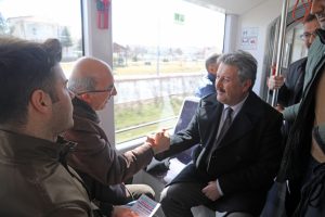 Tramvayda g&ouml;n&uuml;l yolculuğu