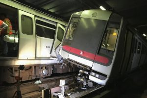 Hong Kong'da 2 metro &ccedil;arpıştı