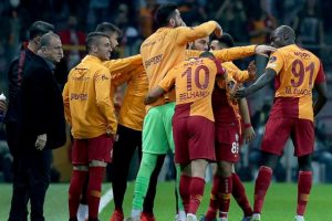 Galatasaray geri d&ouml;n&uuml;şlerle şampiyonluk yarışında