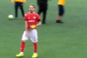 Futbolcunun sahadaki &ccedil;irkin hareketine soruşturma