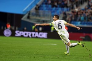Valencia'dan Mehmet Topal'a b&uuml;y&uuml;k onur