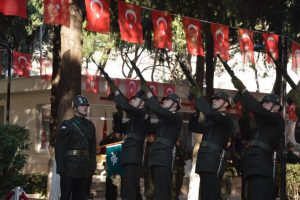Hakkari'de 18 Mart Şehitleri Anma G&uuml;n&uuml; ve &Ccedil;anakkale Zaferi'nin 104. yıld&ouml;n&uuml;m&uuml;