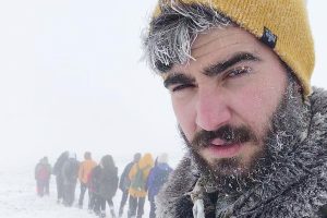 Şehitleri anma tırmanışında sa&ccedil; ve sakalları buz tuttu