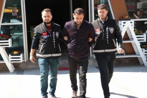 &Ccedil;aldığı 150 bin TL'lik otomobille Kocaeli'de yakalandı