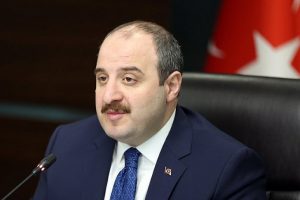 Varank: Sanayisini g&uuml;&ccedil;lendiren, ekonomisini b&uuml;y&uuml;ten bir T&uuml;rkiye var