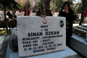 Şehit annesi oğlunun isminin bir okula verilmesini istedi
